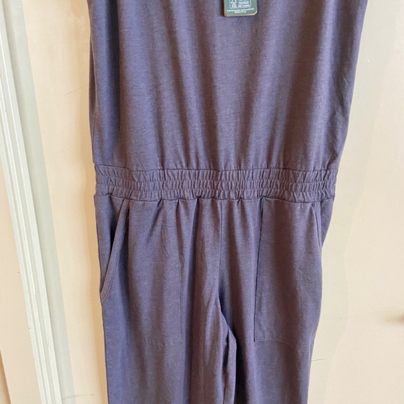 tentree Navy Jumpsuit - Picture 4 of 5